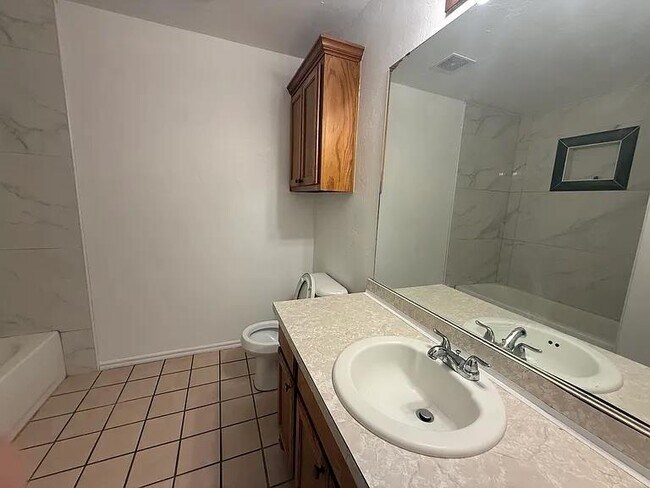 Building Photo - 1016 Westbury Terrace