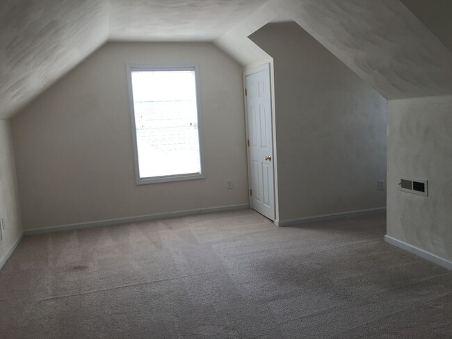 Building Photo - * Re-rental lease through 6/30/2027 * 4 Be...