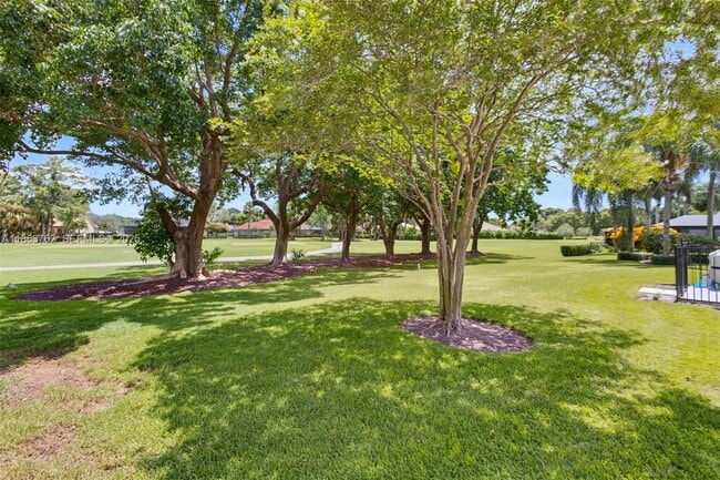 Building Photo - 15 Balfour Rd E