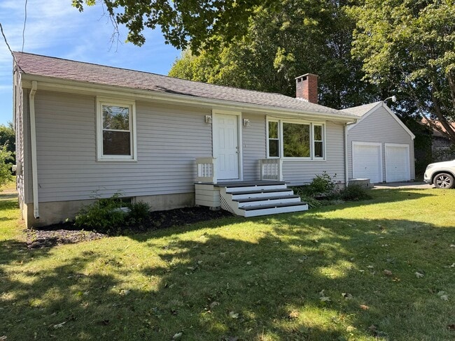 Primary Photo - 2BR/1B House with Attached Garage for Rent!