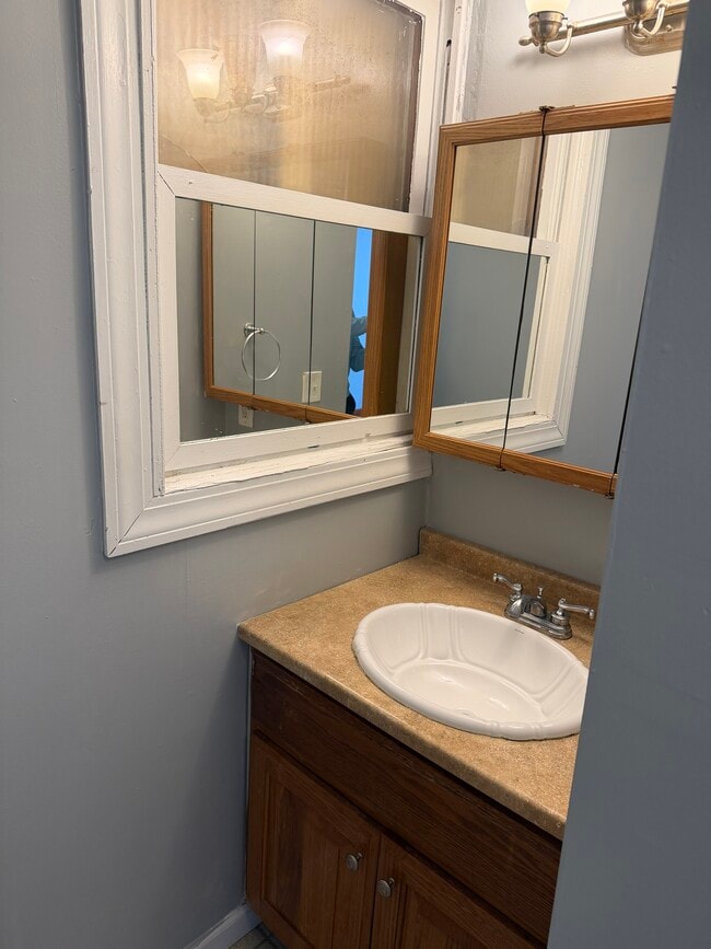 Building Photo - 213 D St NW