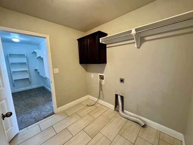 Building Photo - 9323 Bee Balm Ave