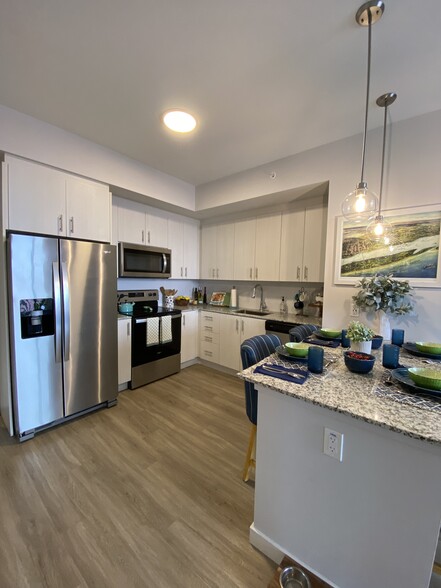 Primary Photo - 1455 W 31st St