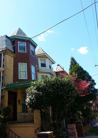 Building Photo - 830 S 49th St
