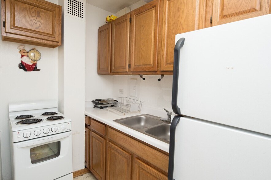 Building Photo - 4180 N Marine Dr