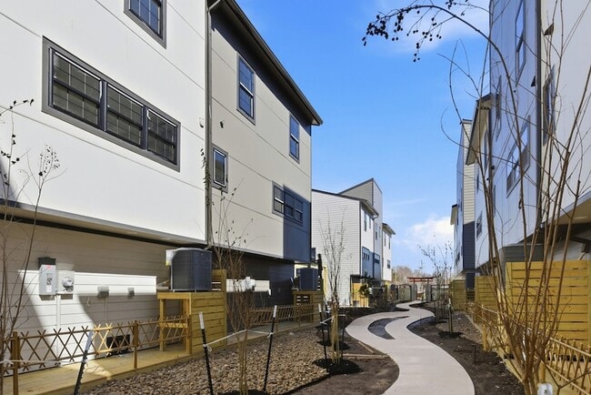 Building Photo - 11925 N Hoa Sen Cir