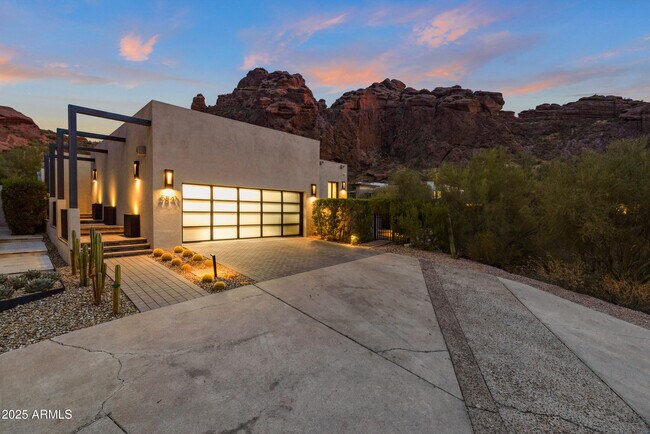 Building Photo - 5841 N Echo Canyon Cir