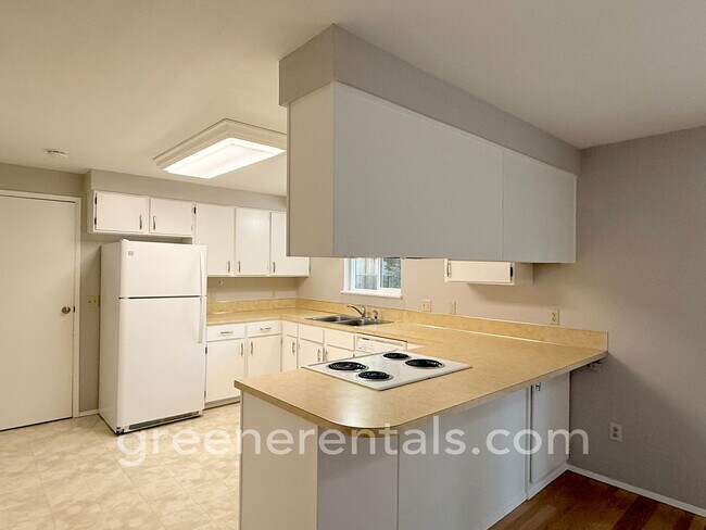 Building Photo - 3BD/1BA West Olympia Rambler