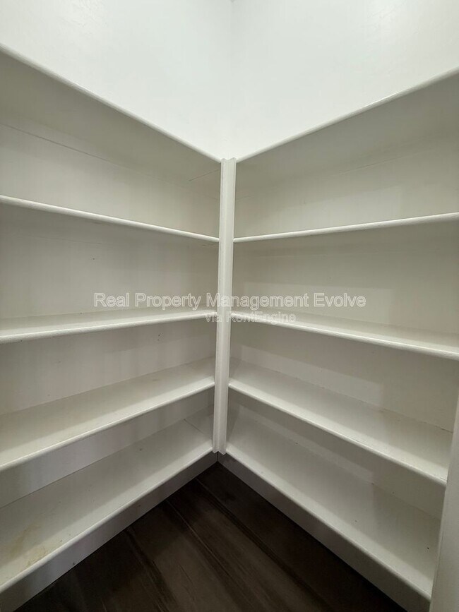 Building Photo - 8278 W Charter Oak Rd