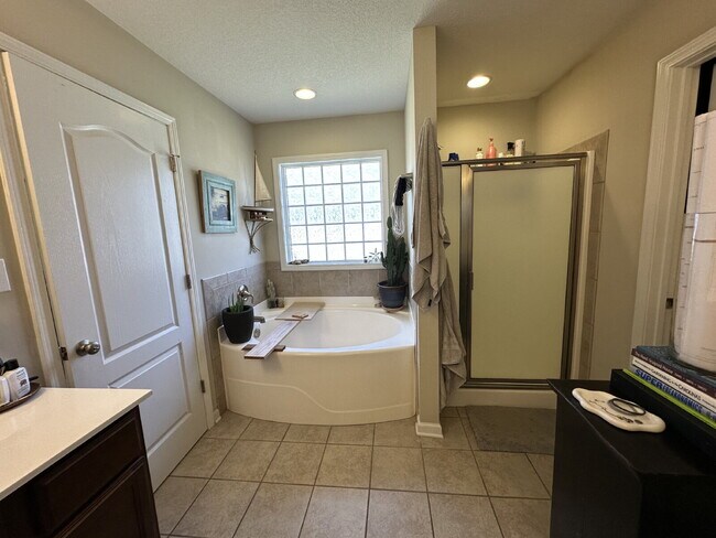 Building Photo - 312 S Brandon Way