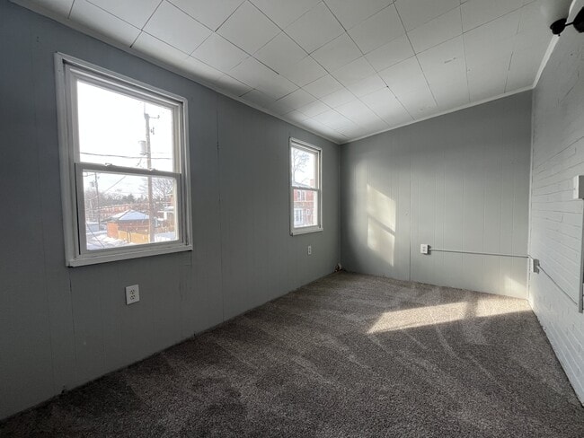 Building Photo - 800 S 27th St