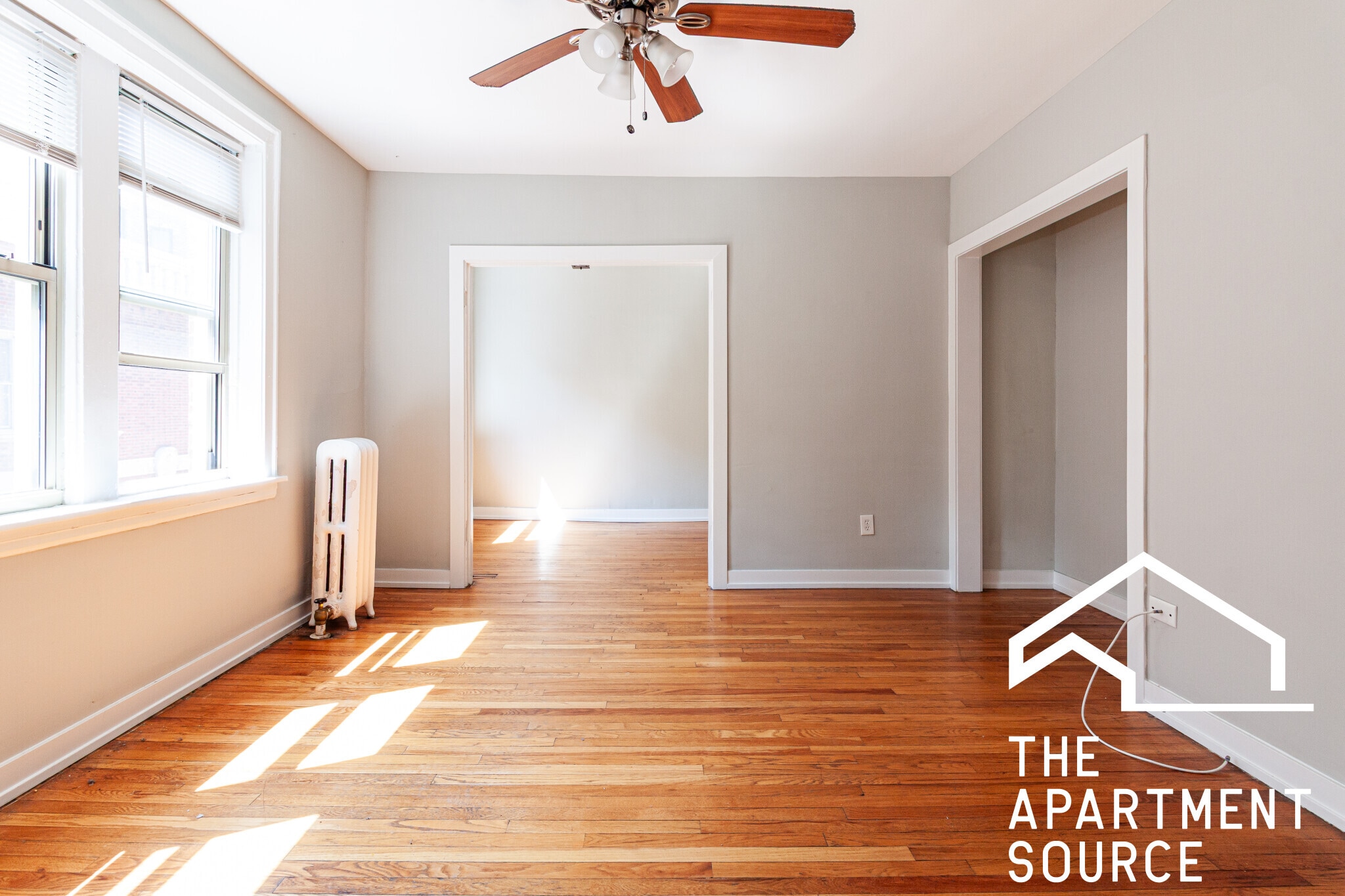 Building Photo - 544 W Surf St