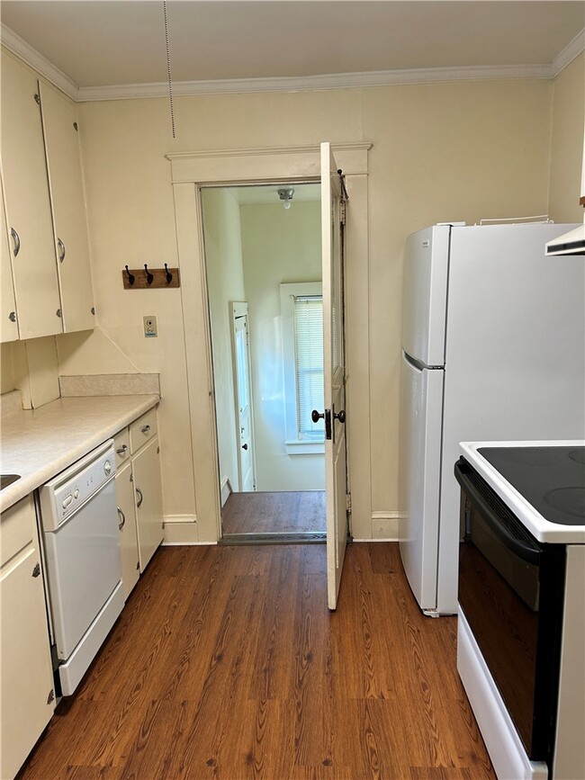 Building Photo - 970 Scio St