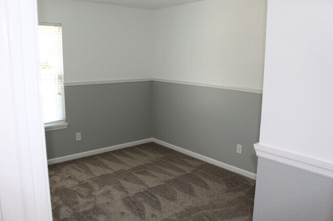 Building Photo - Cute Ranch Home in a great Avon Neighborhood!