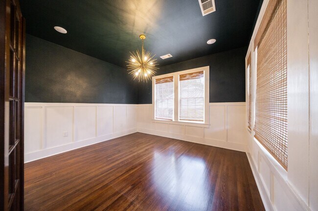 Building Photo - Charming home, great condition!