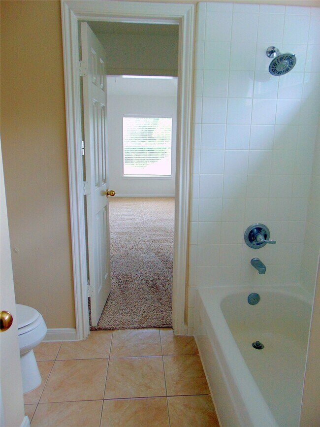 Building Photo - 1739 Lakewinds Dr