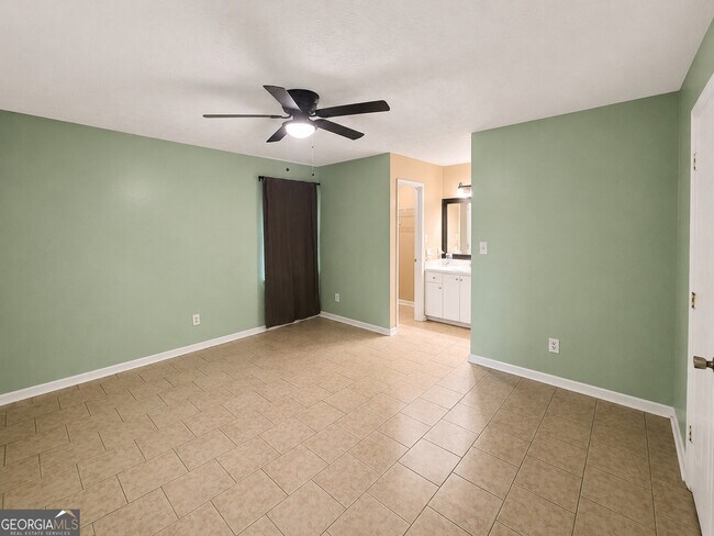 Building Photo - 1710 Underwood Dr SE