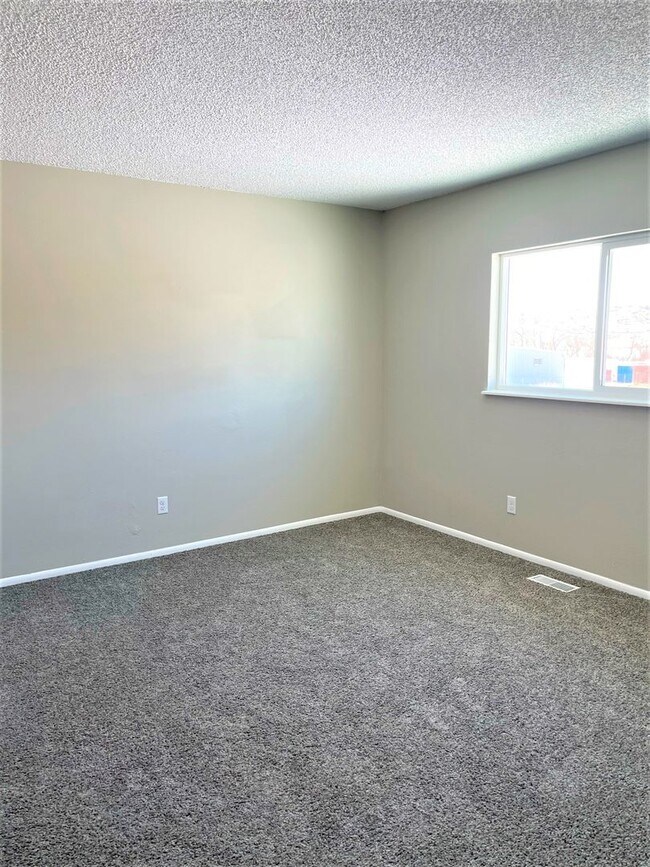 Building Photo - Cute 2 Bedroom Home for Rent on Provincial