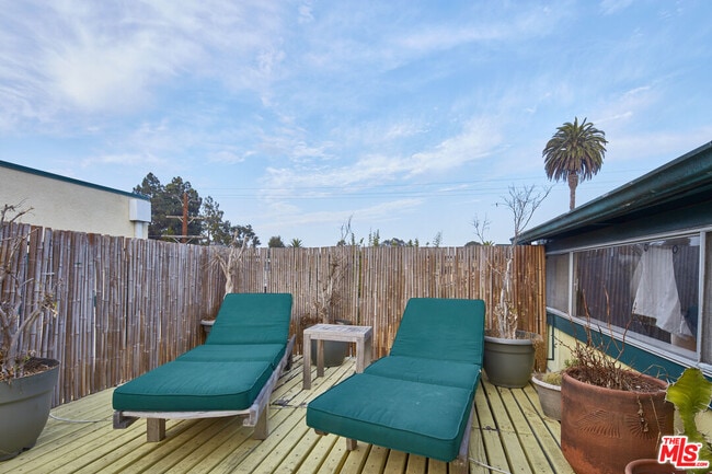 Building Photo - 453 Rialto Ave