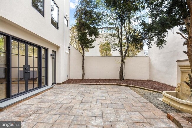 Building Photo - 321 S 3rd St