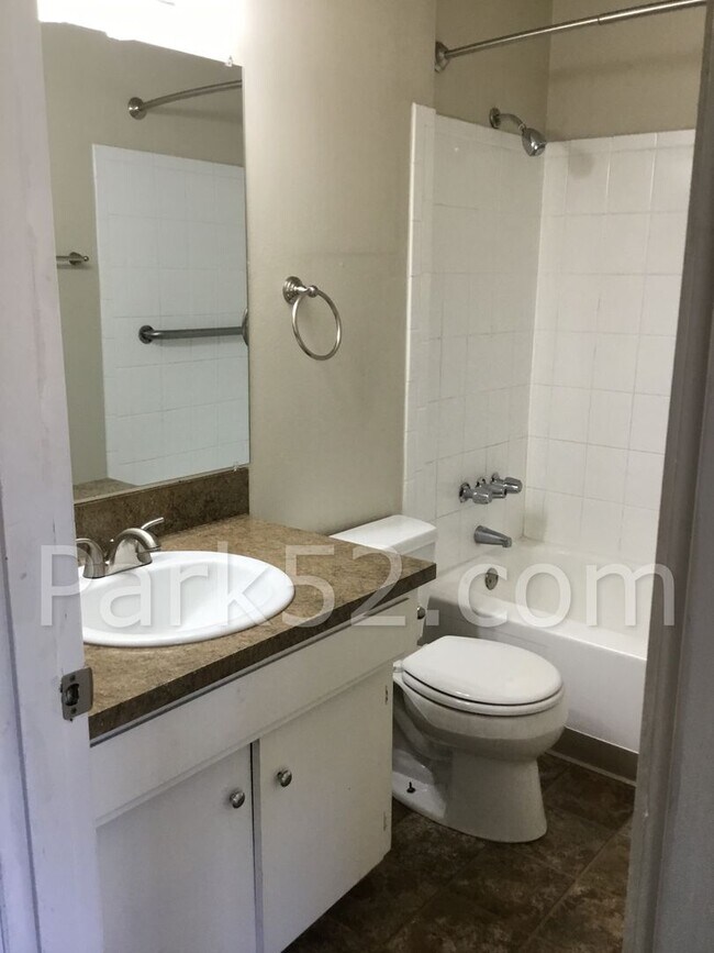 Building Photo - 1/2 Off 1st Full Month's Rent! 2 Bedroom 1...