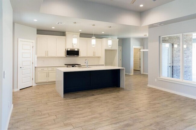 Building Photo - 306 Kirks Holw