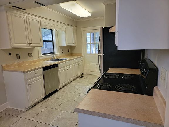 Building Photo - 804 Davis Ave