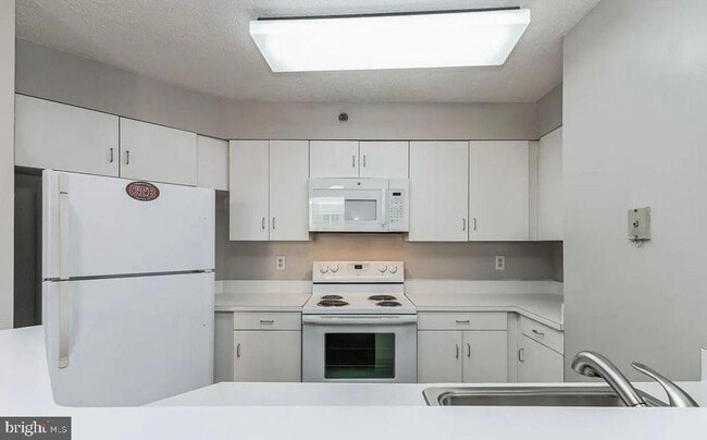 Building Photo - 1230 23rd St NW