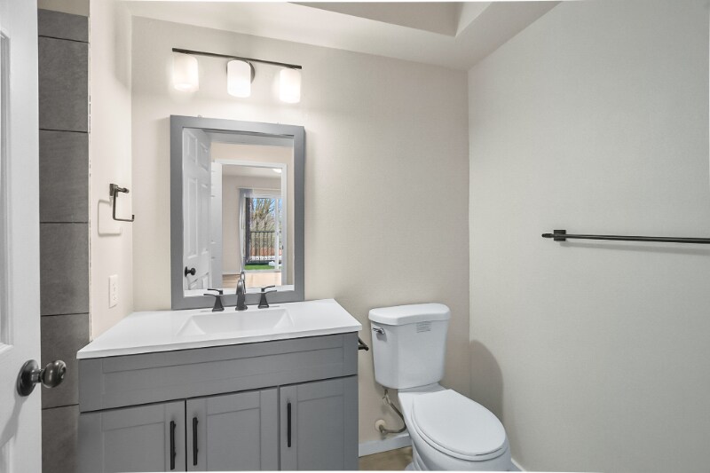 Building Photo - 12040 Bridgeport Way SW