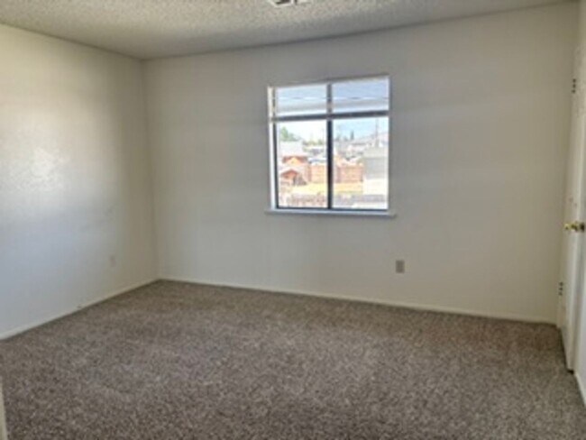 Building Photo - 21204 Madre St