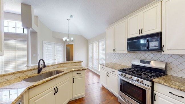 Building Photo - Creampuff in Copperfield!