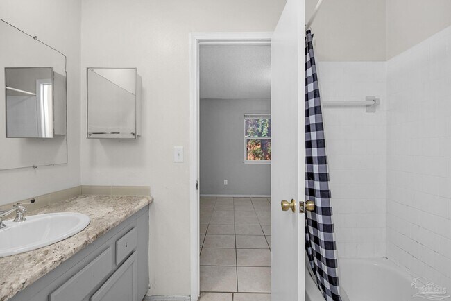Building Photo - 1555 Green Briar Pkwy