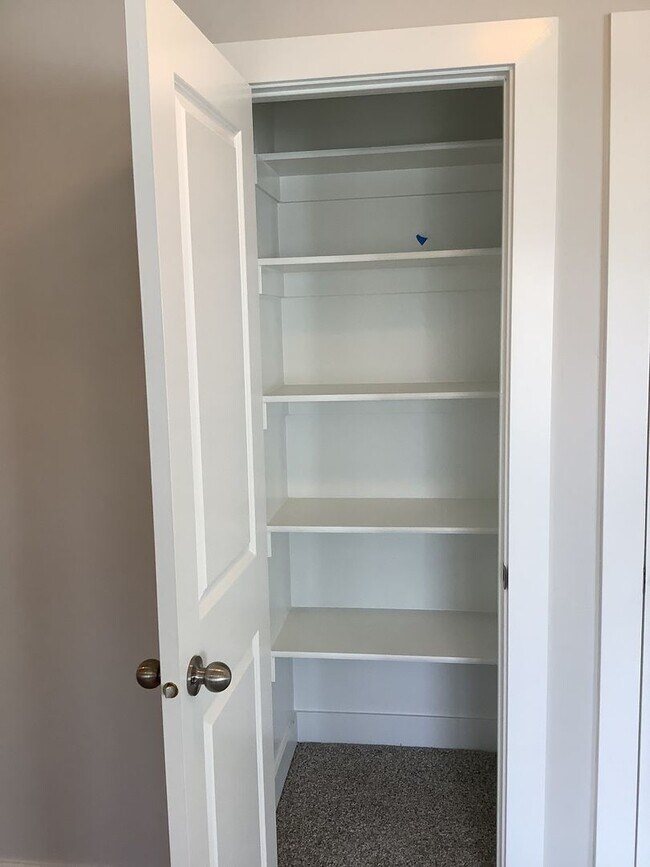 Building Photo - FREE RENT FIRST MONTH - Townhome in Prime ...
