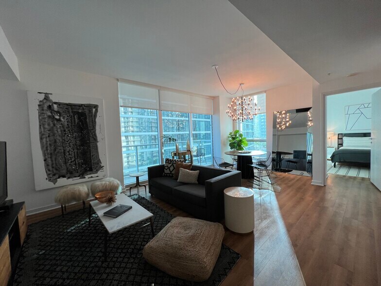 Building Photo - 300 S Biscayne Blvd