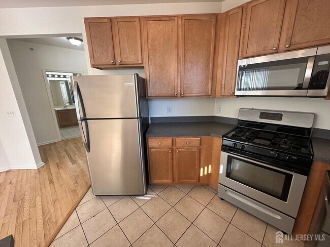 Building Photo - 45 Roosevelt Ave