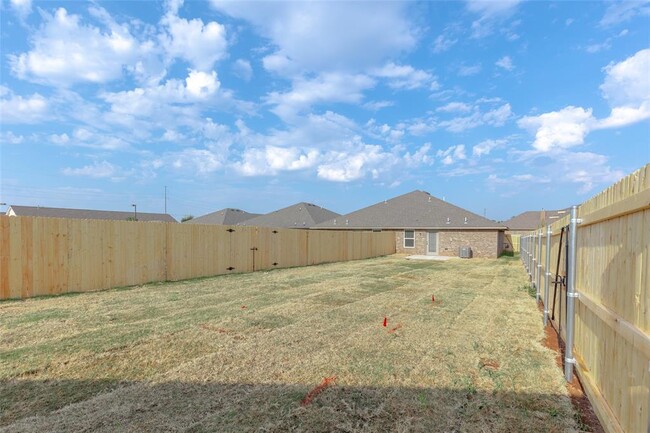 Building Photo - 13320 Springcreek Dr