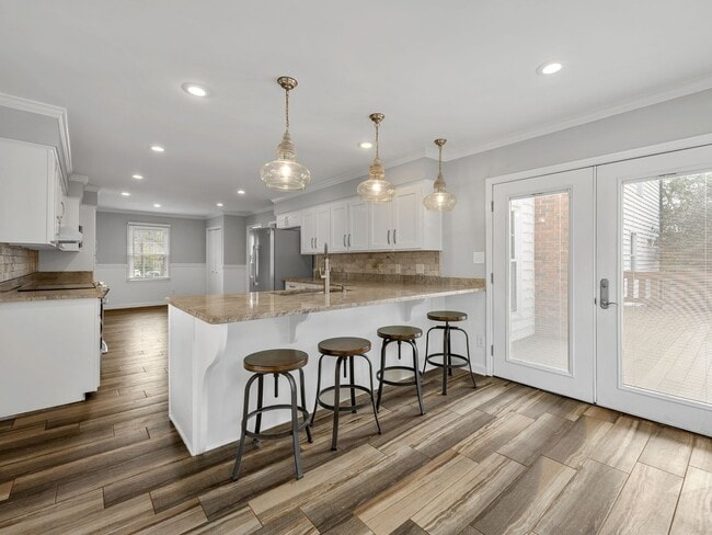 Building Photo - Luxury Living Awaits in this 6 Bedroom, 5 Bathroom Home – Elegant Comfort in a Prime Location