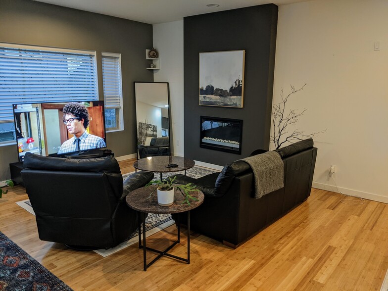 living room - 321 21st Ave