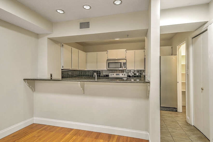 Building Photo - 109 Beechnut St