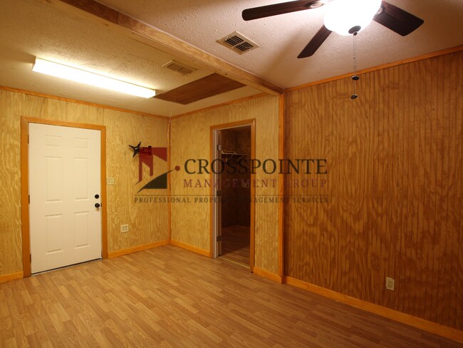 Building Photo - Coming Soon! 3 Bedroom 2 Bath in Bullard! Large Shop!