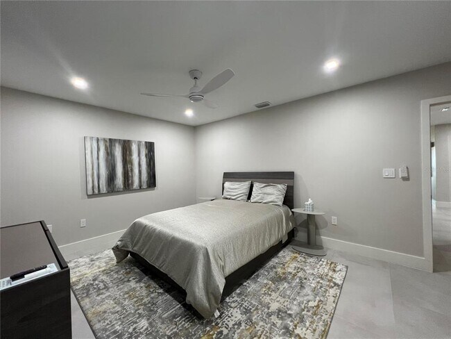 Building Photo - 3280 S Shore Dr