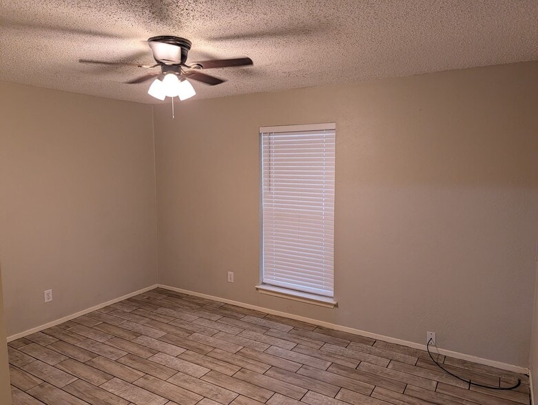 Building Photo - 4304 Segura Ct N