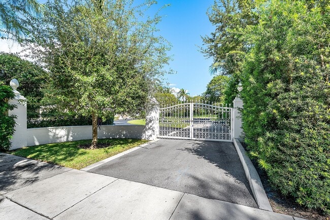 Building Photo - 157 Wells Rd