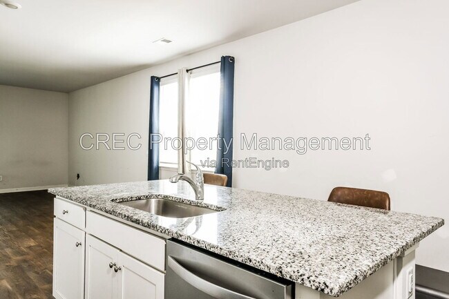 Building Photo - 928 Woodside Creek Ln