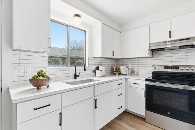 Building Photo - 8443 W Rifleman St