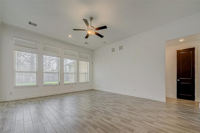 Building Photo - 12902 Sierra National Dr
