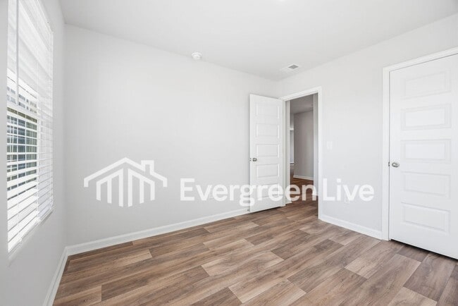 Building Photo - 1302 Willow Oaks Wy