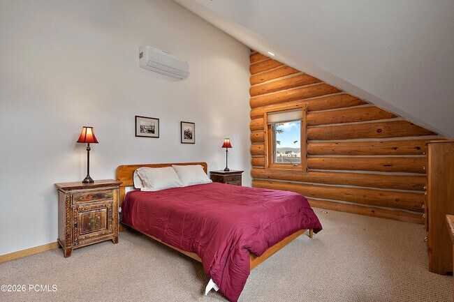 Building Photo - 948 S Foothill Dr