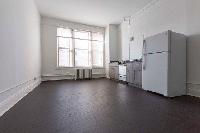 Primary Photo - 245 W North Ave
