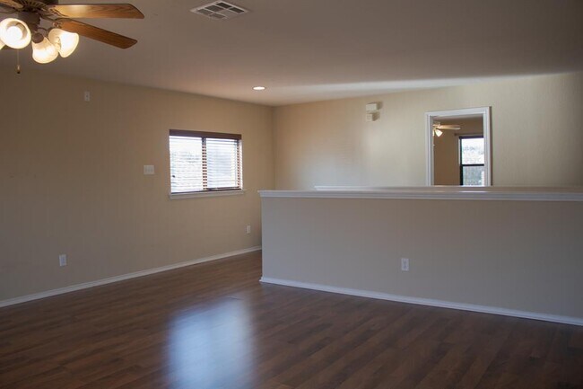 Building Photo - 604 Trail Dust Dr